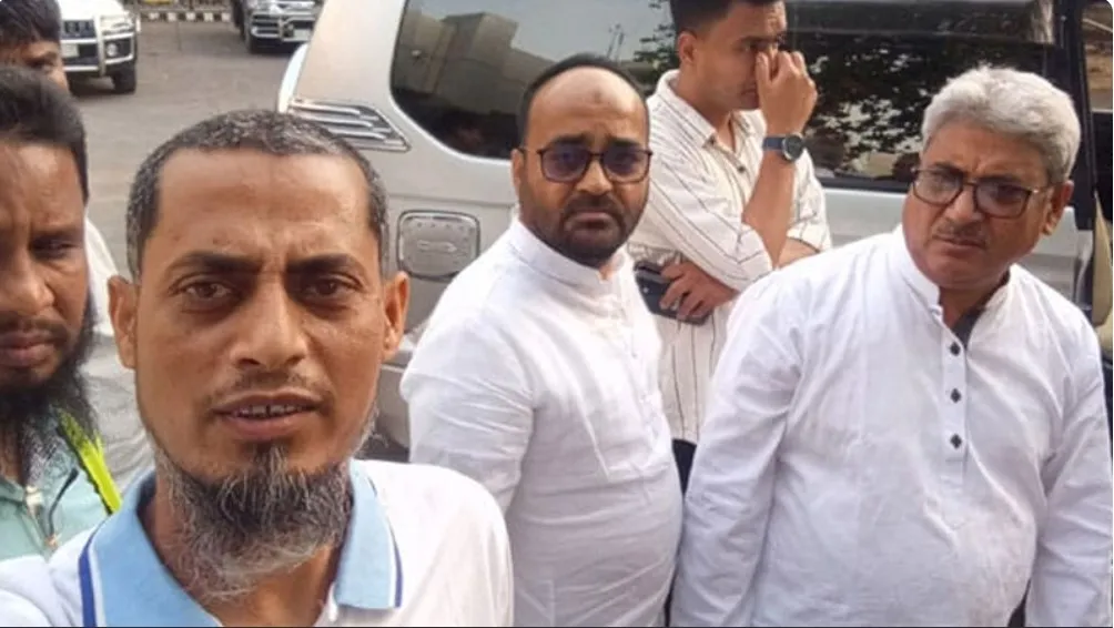 হত্যা মামলার আসামি এমপির সঙ্গে সেলফি তুলে ফেসবুকে পোস্ট, খুঁজে পাচ্ছে না পুলিশ